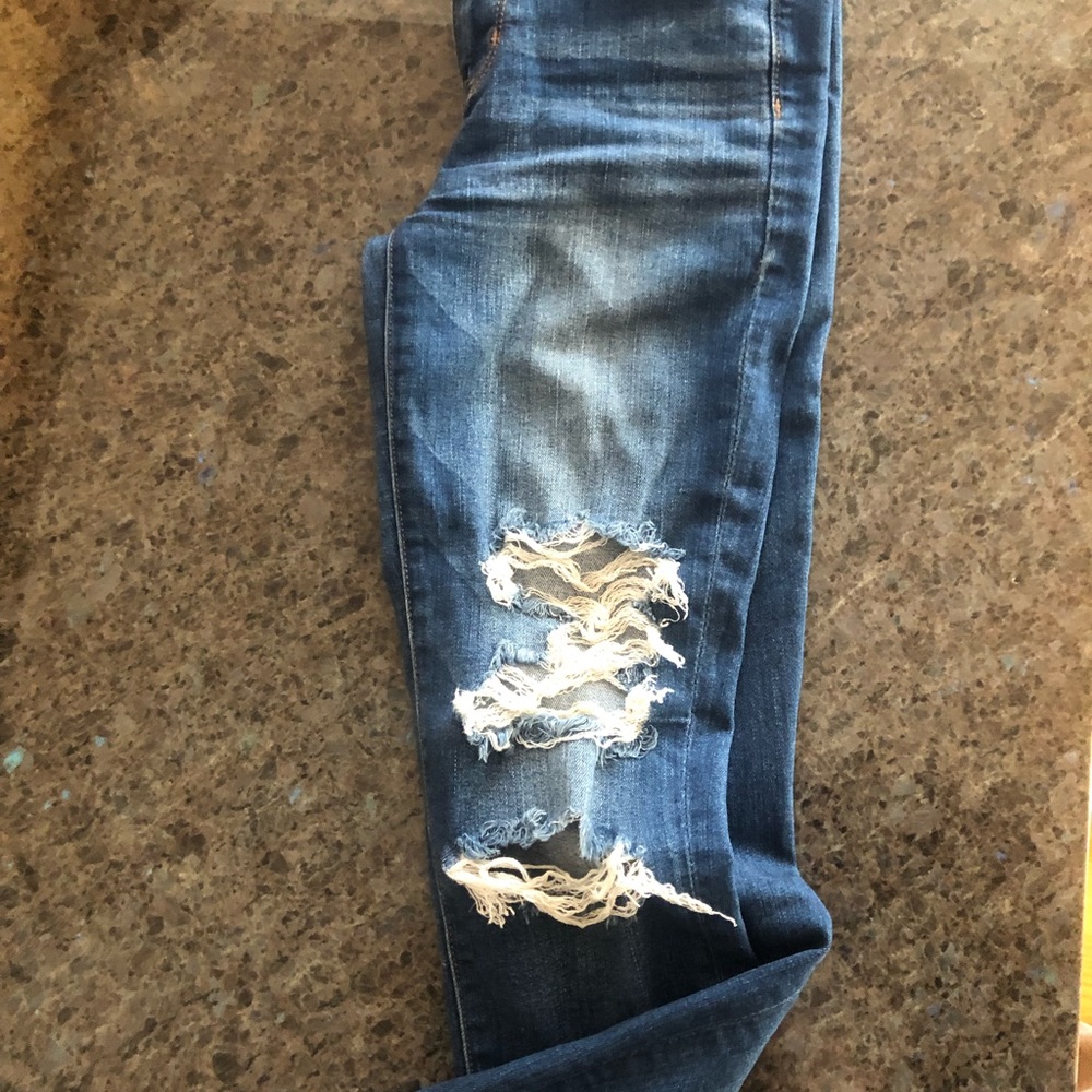 WOMENS AMERICAN EAGLE DESTROYED DENIM SIZE 4